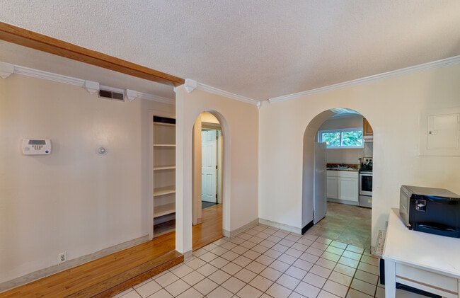 Building Photo - 26 Lynwood Pl