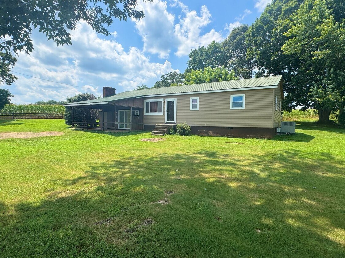 Foto principal - North Iredell - 3 Bedroom / 2 Bathroom