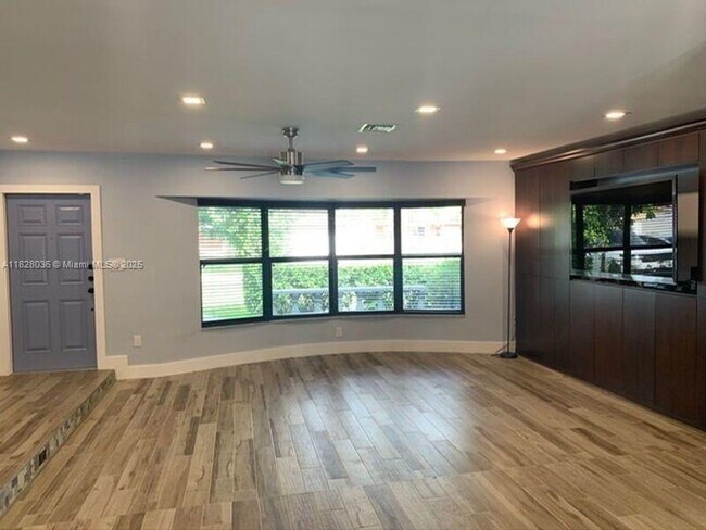 Foto del edificio - 4718 Roosevelt St