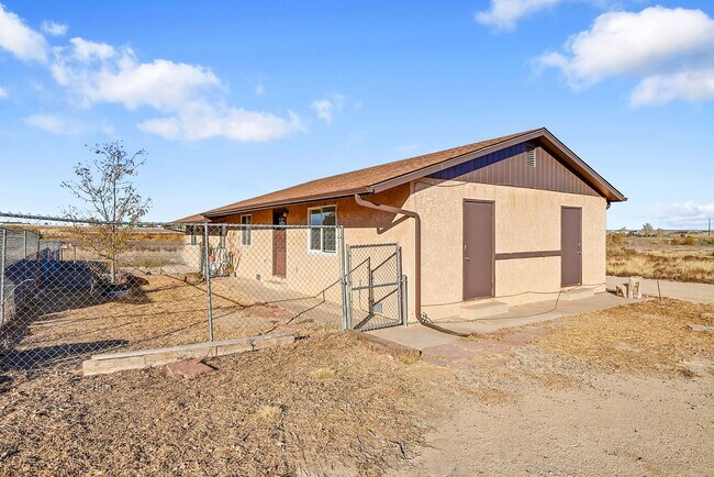 Foto del edificio - UPDATED 2bed 1bath duplex with fenced yard, WASHER + DRYER