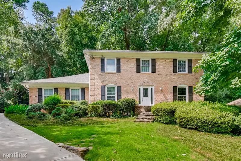 4 br, 3 bath House 2564 Kings Lake Court... House Rental in Atlanta