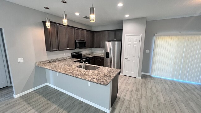 Building Photo - Beautiful 3 Bedroom, 2 Bathroom Home in Pa...