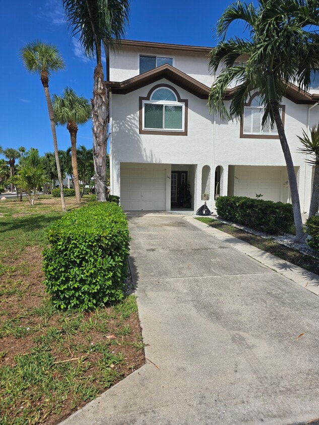 Photo - 346 Madeira Cir (St. Petersburg, FL)