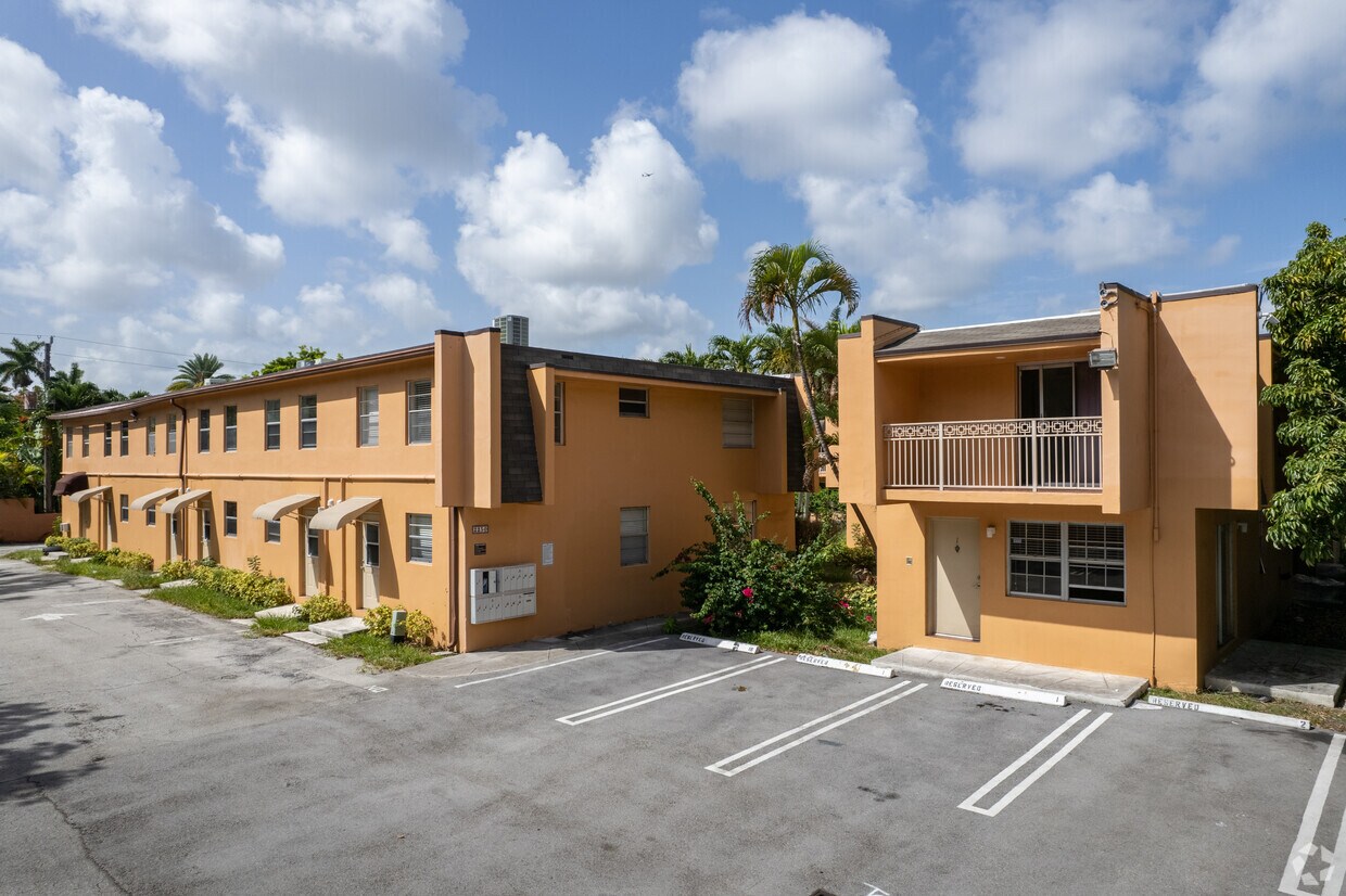 Primary Photo - Brickell Villas