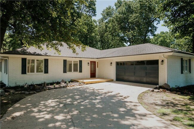 Building Photo - 8468 Range Rd