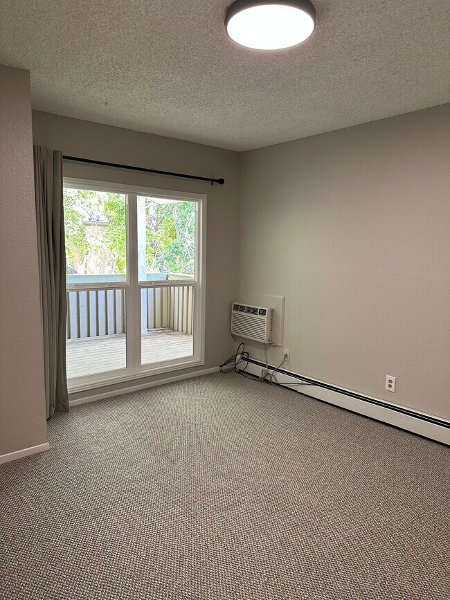 BEDROOM #2 WITH LARGE WINDOWS - 3035 Oneal Pkwy