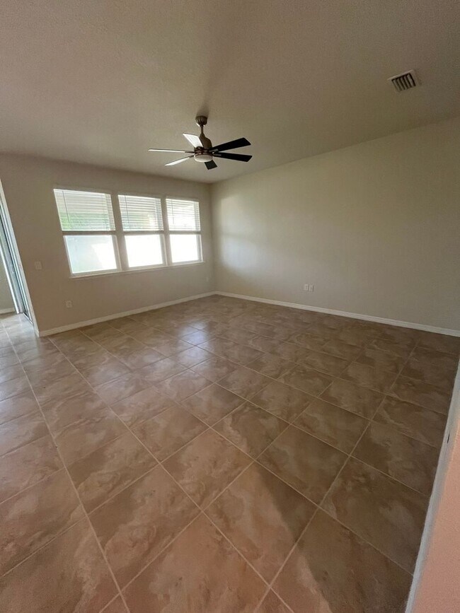 Foto del edificio - 3 Bedroom Single Family Home in Saint Augu...