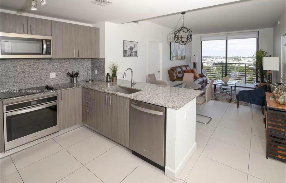 Foto principal - 5350 NW 84th Ave