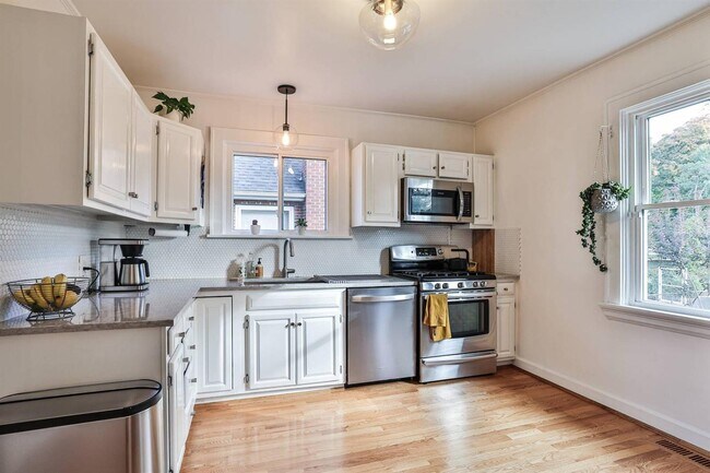 Foto del edificio - 4964 Oaklawn Dr