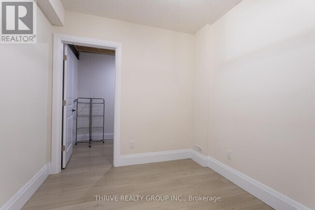 Photo du bâtiment - 383 Daventry Way