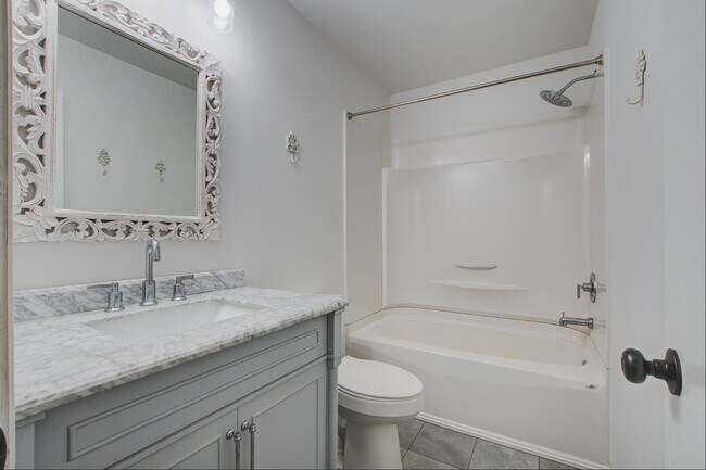 Building Photo - 50 Held Circle Apt #C, Charleston, SC 2941...