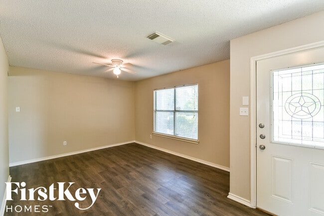 Building Photo - 6635 Meadow Fawn Dr