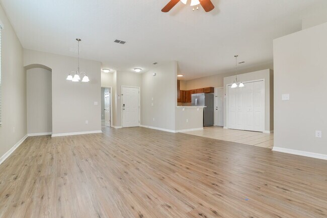 Foto del edificio - 531 Bluff Pass Dr