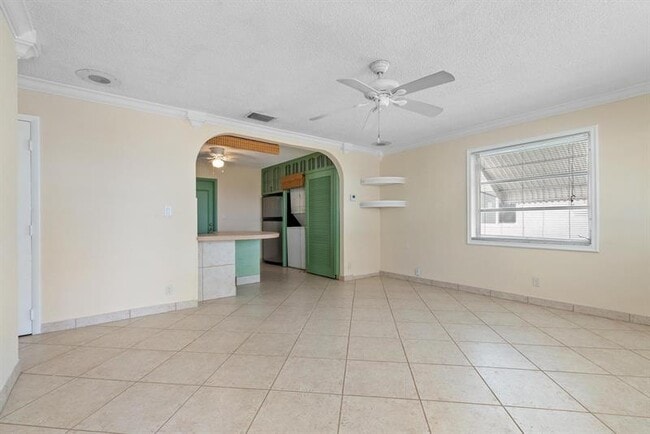 Foto del edificio - 240 NW 24th Ct