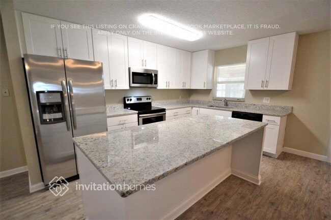 Building Photo - 1601 Aster Dr