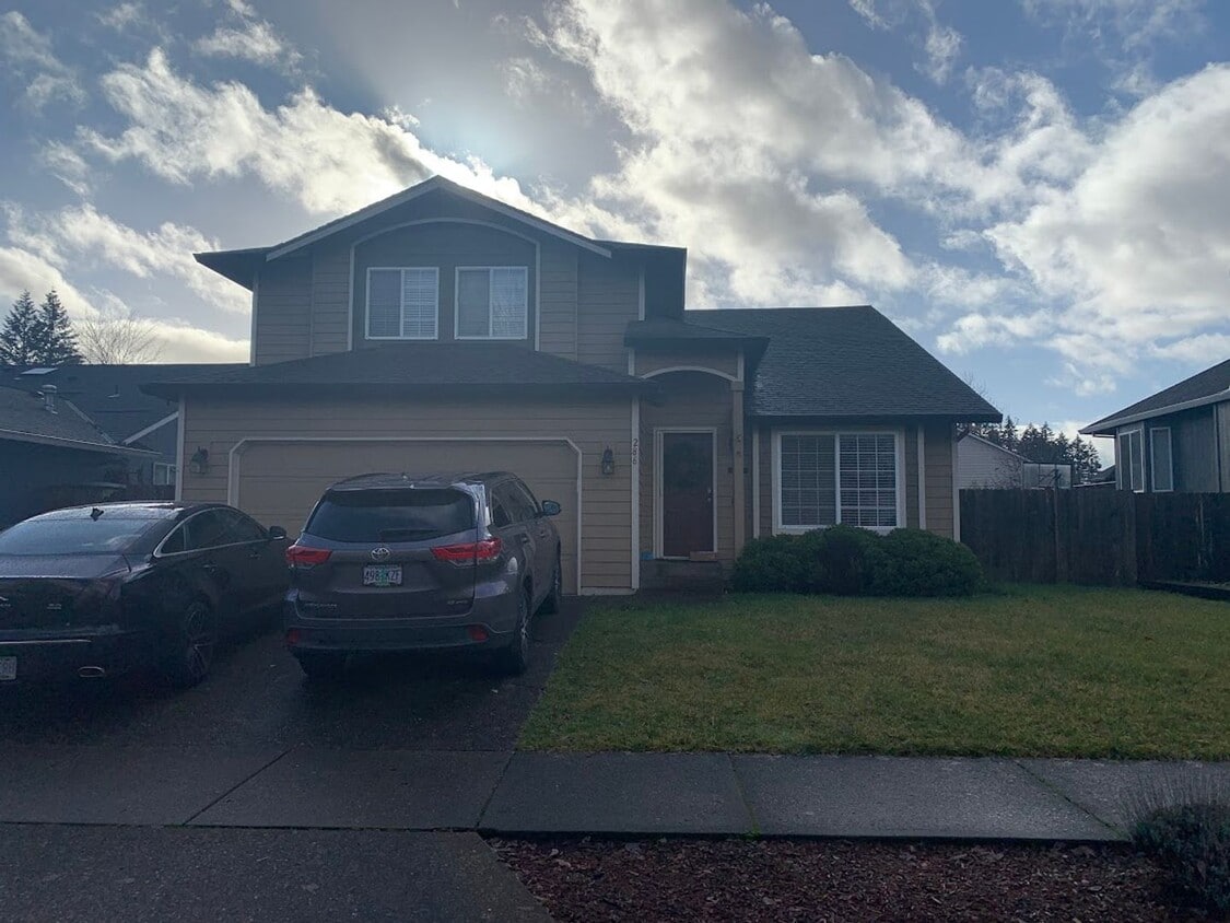 Foto del edificio - Charming 4 BD* 2.5 BA* Single Family Home Located In Cascade Park Community In Hillsboro. *NEW MO...