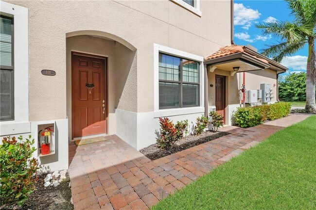Planta delantera - 26205 Palace Ln
