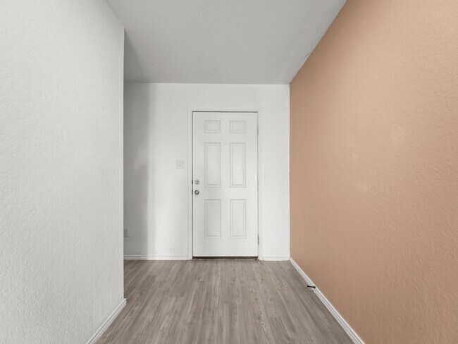 Building Photo - 431 De Herrera