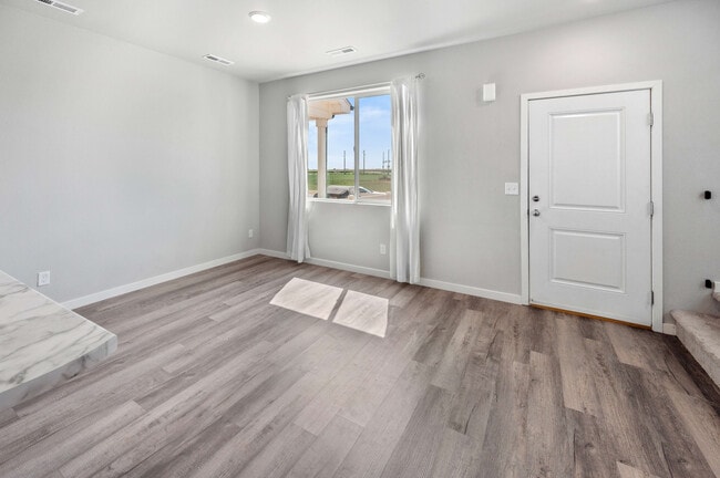 Livingroom - 260 Pawnee Rd