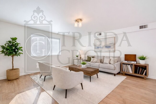Building Photo - Avail July 1: 2BR Apt in Crafton, 1 Off Street Parking, AC, W/D included, Quartz Countertops, DW,...