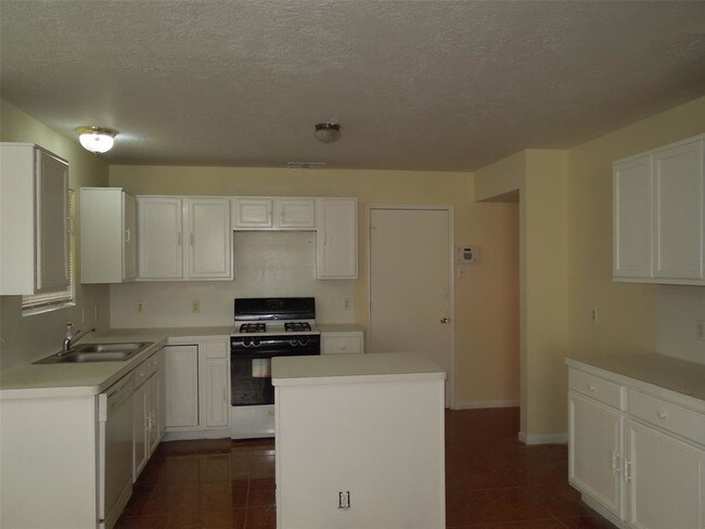 Foto del edificio - 16815 Sussex Dr