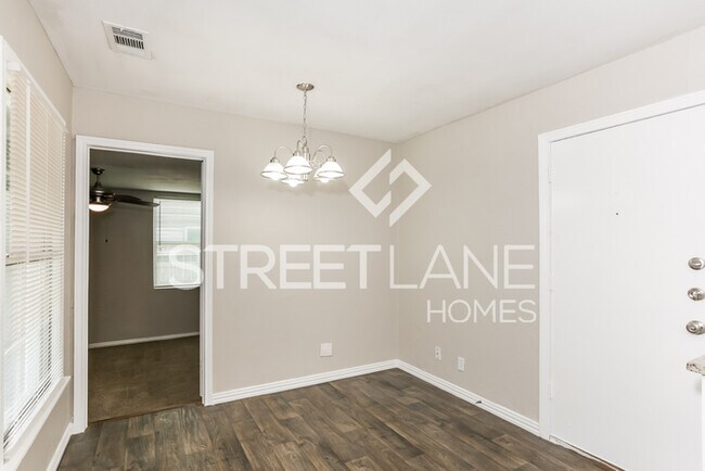 Building Photo - Charming 3 Bedroom in Dallas!