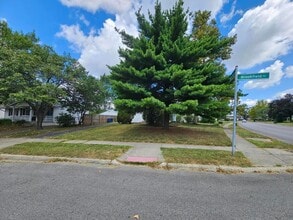 Building Photo - 2084 Brookfield Rd