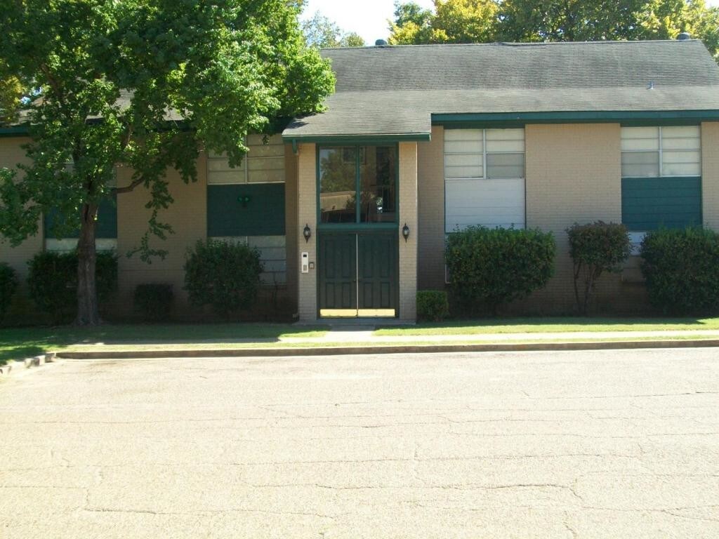 300 E Rusk St, Mexia, TX 76667 House Rental in Mexia, TX