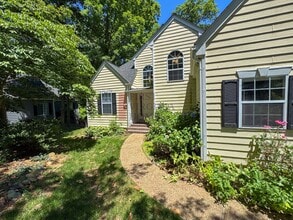 Building Photo - 202 Blackthorn Ln