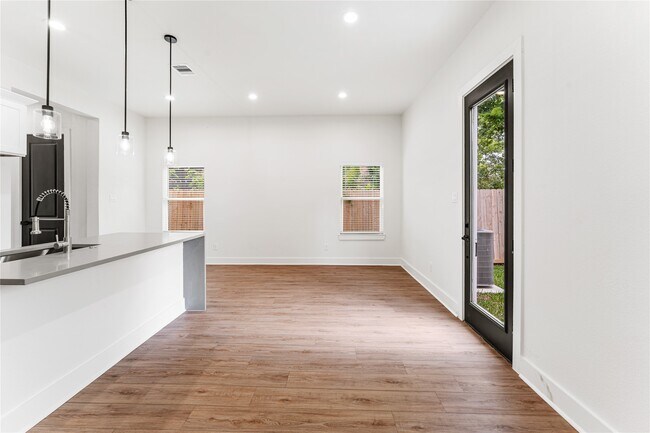 Building Photo - 3620 Mt Pleasant St