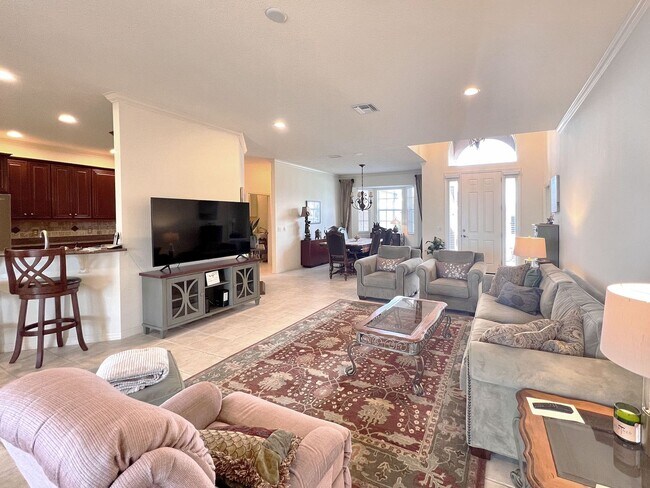 Foto del edificio - Lakefront 3-Bedroom, 2-Bathroom Home in La...