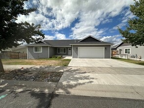 Building Photo - 921 Quail Point Ct