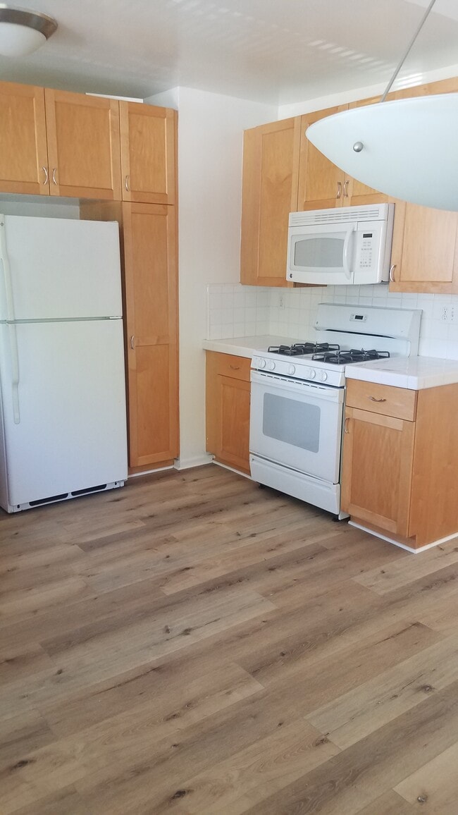Building Photo - 808 Westmount Dr
