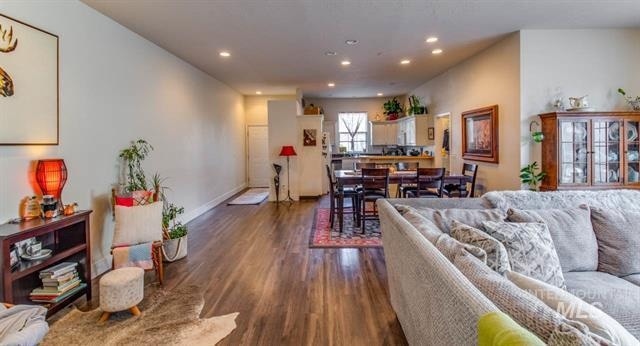 Building Photo - 625 W Sylvan Ct