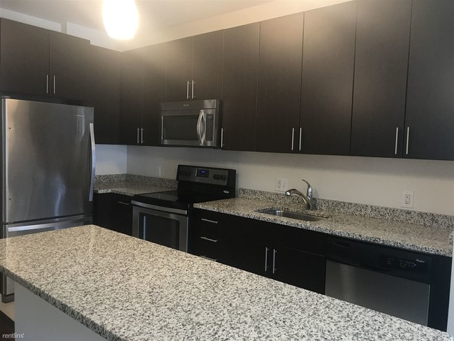 Building Photo - 1 br, 1 bath  - 40 E Pier Dr
