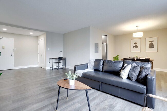 Building Photo - 1201 S Bell St