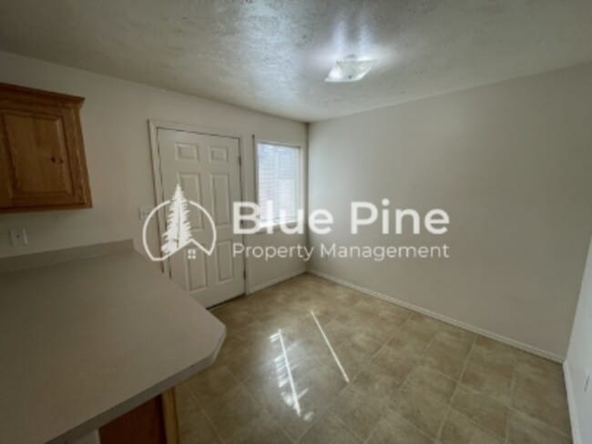 Building Photo - 345 S Byron Ave