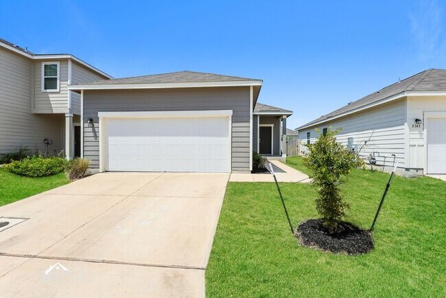 Foto del edificio - 5139 Firefly Hls