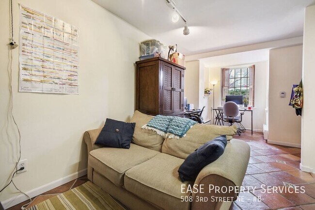 Building Photo - 508 3rd St NE