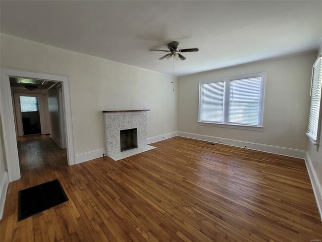 Foto del edificio - 215 N Lewis St