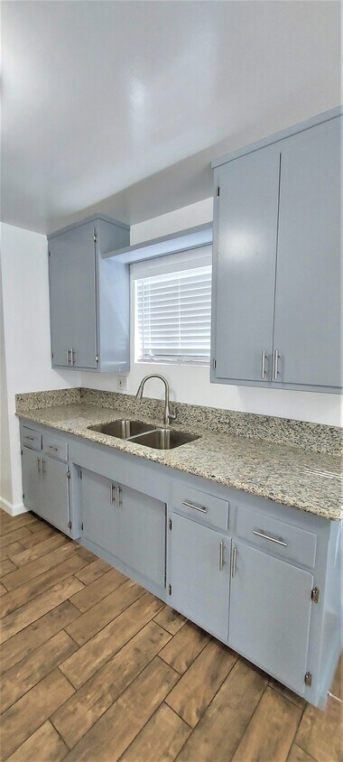 Foto principal - 15234 Eastwood Ave