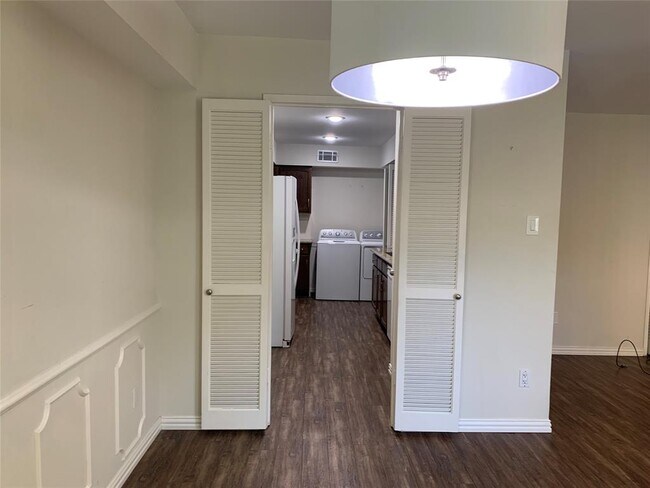 Foto del edificio - 355 N Post Oak Ln