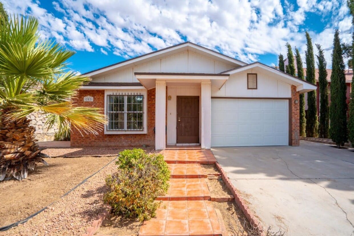 Foto principal - Adorable 4 bedroom, 2 bath in East El Paso!