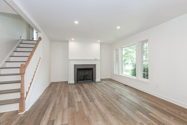 Foto del edificio - Four bedrooms/2.5 Baths Newly Remodeled Bay Village Home!