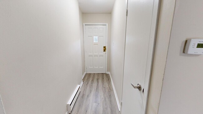 Photo du bâtiment - SPACIOUS TWO BEDROOM THREE LEVEL TOWNHOME IN NORTH CENTRAL LONDON