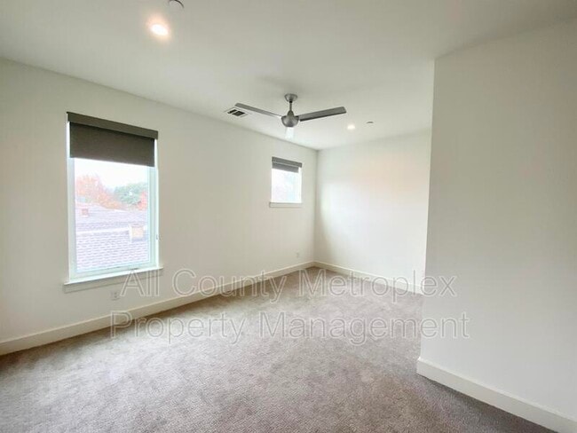 Building Photo - 6022 Lewis St