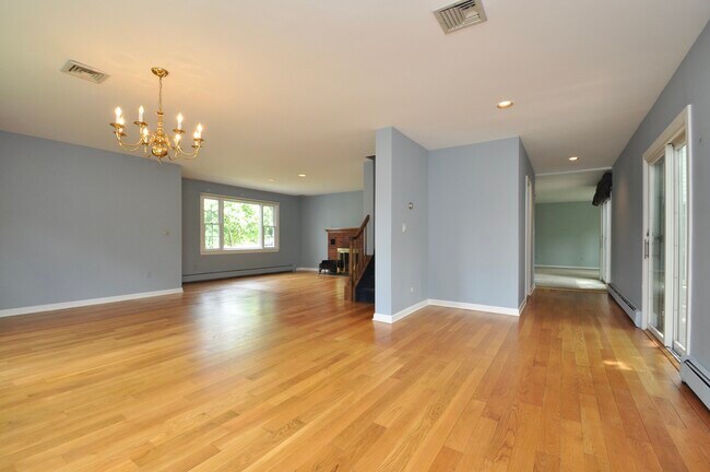 Building Photo - 11 Old Tappan Rd