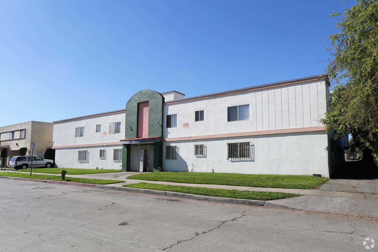 Primary Photo - 6811 10th Ave