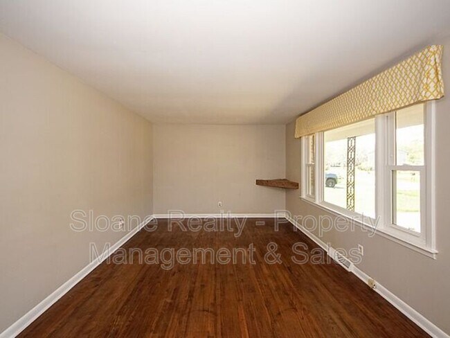 Building Photo - 1054 Valley Rd