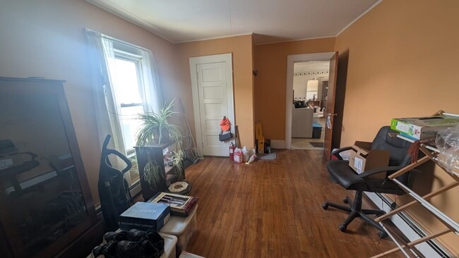 Building Photo - 634 Burgess St